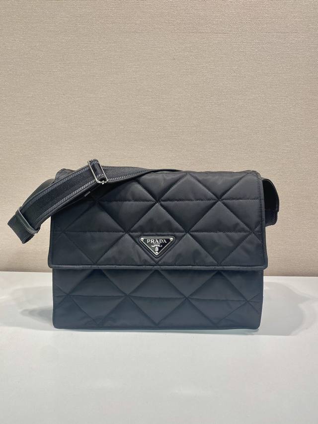 New diamond pattern messenger bag 1Bd256 diamond pattern, This shoulder bag is m