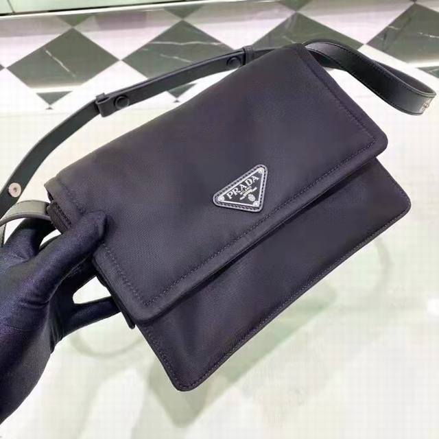 New product launch 22 New unisex Mini messenger bag 1Bd313 Super versatile, good