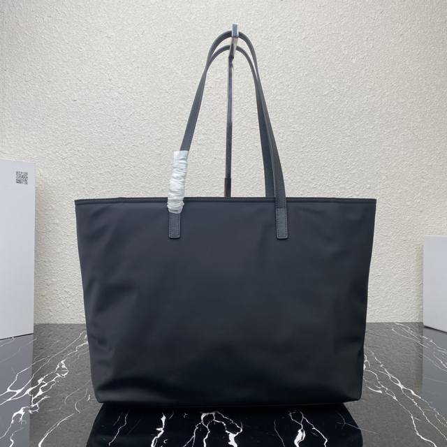 Top original new tote bag 1Bg052 without D buckle This traditional tote bag feat