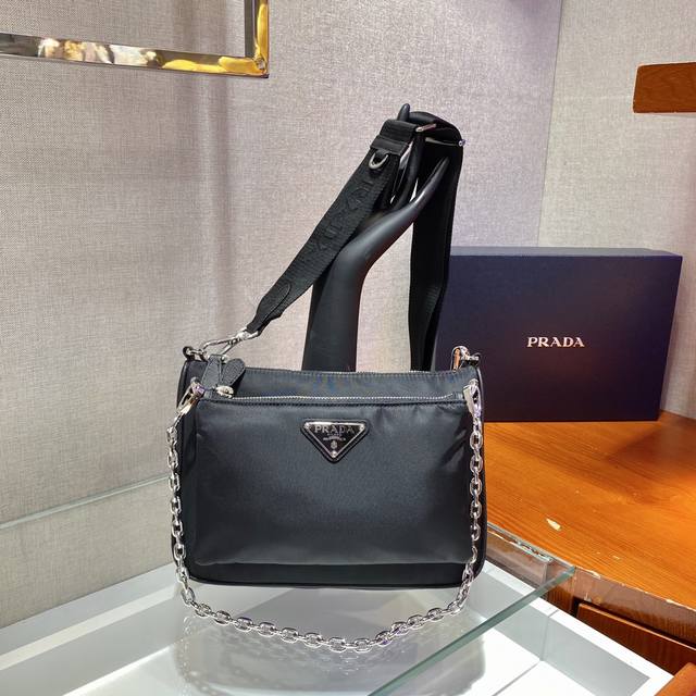 New Gemini bag 1Bh168, this nylon Gemini bag is composed of 2 bags, the front ha
