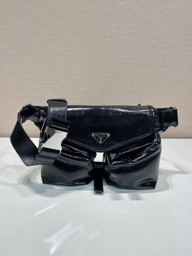 New 2Vh174 chest bag waist bag This shoulder bag is made of imported waxed leath
