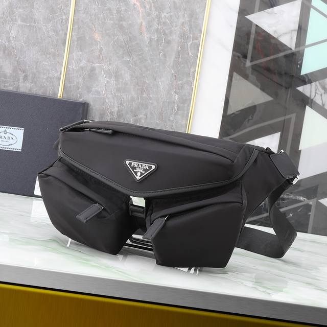New 2Vh175 shoulder bag This shoulder bag is made of imported nylon fabric, prac