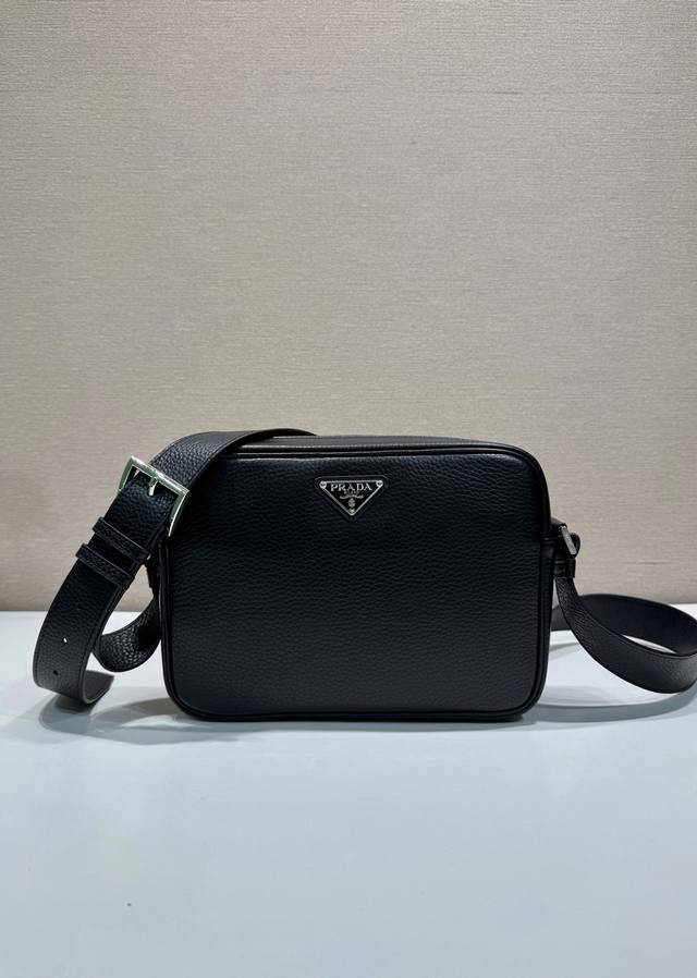 New 2Vh189 This shoulder bag is simple and compact, exquisite and versatile, mad