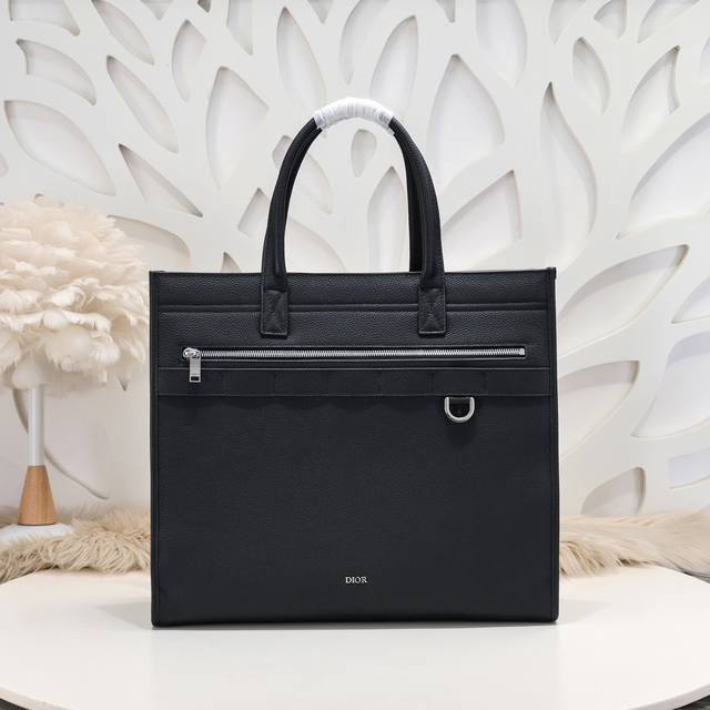 Dior - Dior's latest handbag shopping bag. Original quality from the official we