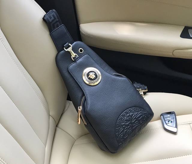 Versace This soft cowhide chest bag is decorated with a large embossed Medusa ci
