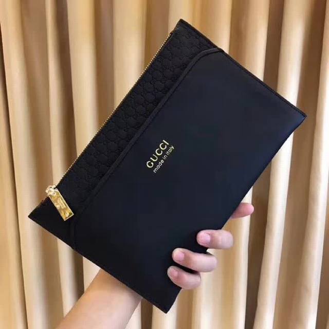 Limited Edition Black, made of Italian cowhide with interlocking double G emboss