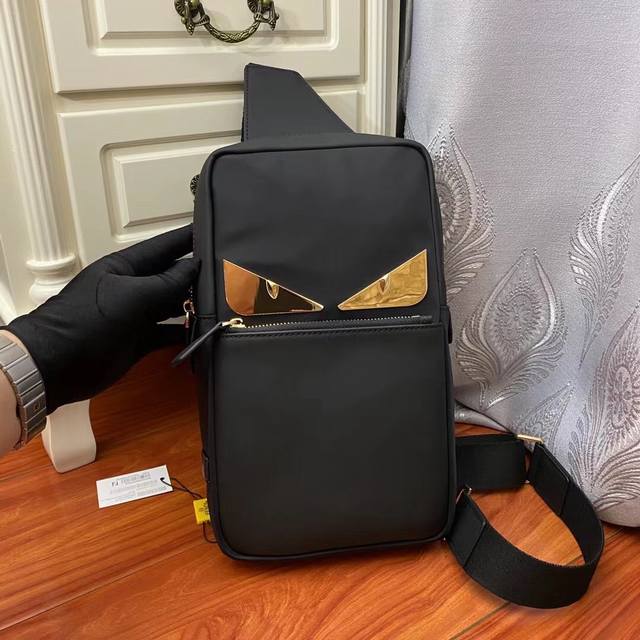Hot Model: 2336 Gold Fendi Fendi Monster Rectangular Backpack Men's Crossbody Ch