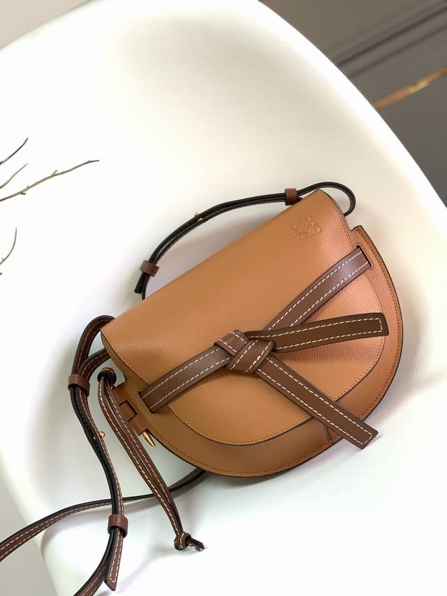 Loe*We Gate saddle bag is shipped with counter quality. Made of original lychee