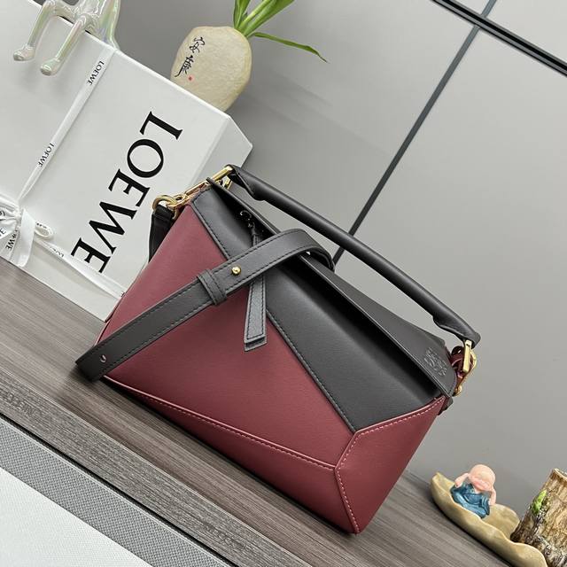Lw New Small Puzzle Handbag in Classic Cow Leather The debut handbag from the ho