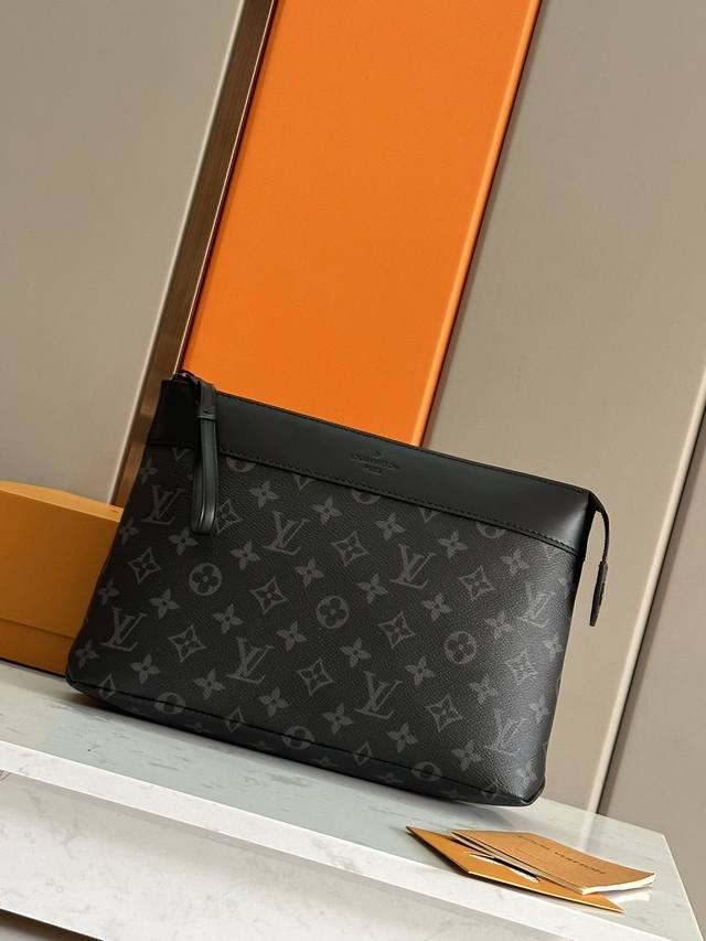 Top-grade original M82543 Pochette Voyage Souple Clutch Made of soft Monogram Ec