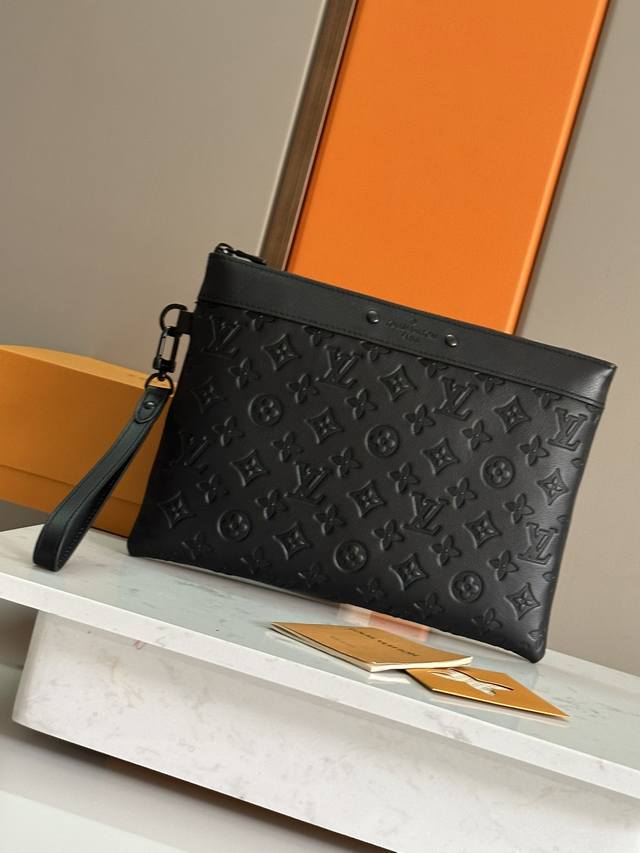 Top original M81570 Black new Pochette To-Go clutch made of Monogram Shadow embo
