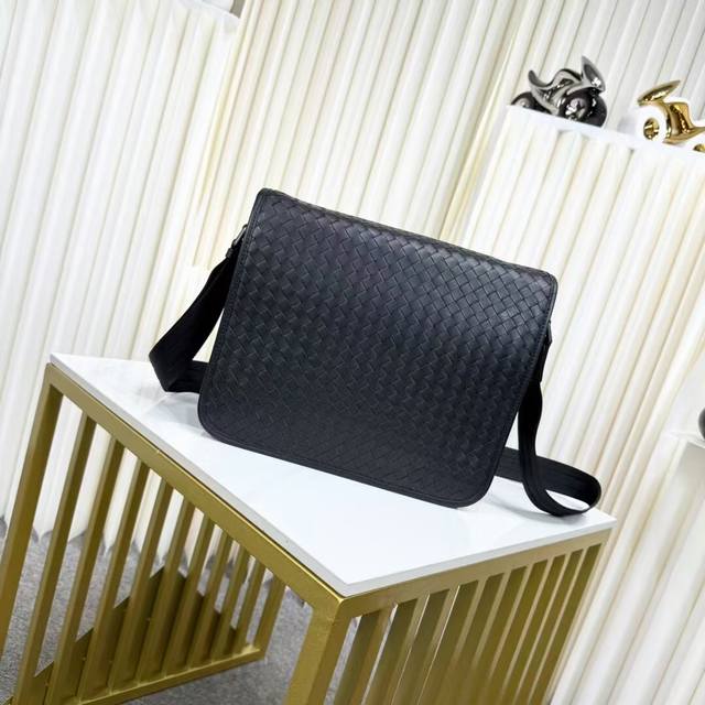 Bv woven messenger bag 2025 hot-selling single product, this messenger bag is ma