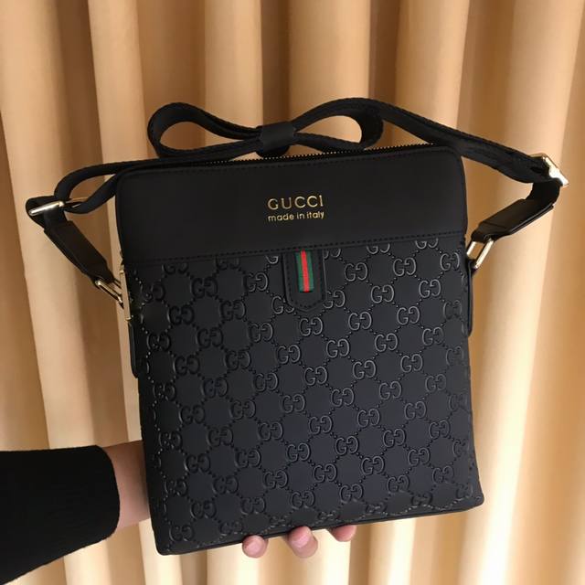 Launched a luxury men's crossbody bag, carefully selected leather materials - hi