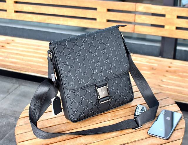 Gucci original model 33065-2 high-end clamshell messenger bag size 25X27X6Cm col