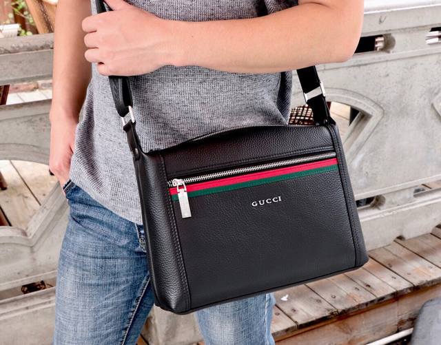 Guccl Large Capacity Model 1313-2 Casual Crossbody Bag Color Black ~ High-end qu