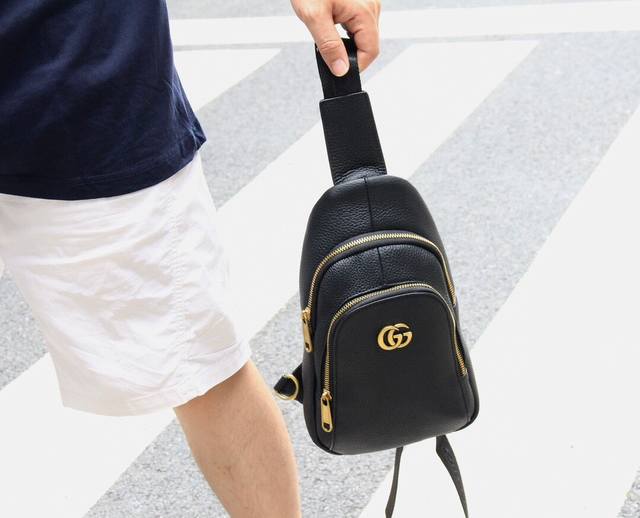 P Out of stock G vintage chest bag This model uses original lychee grain cowhide