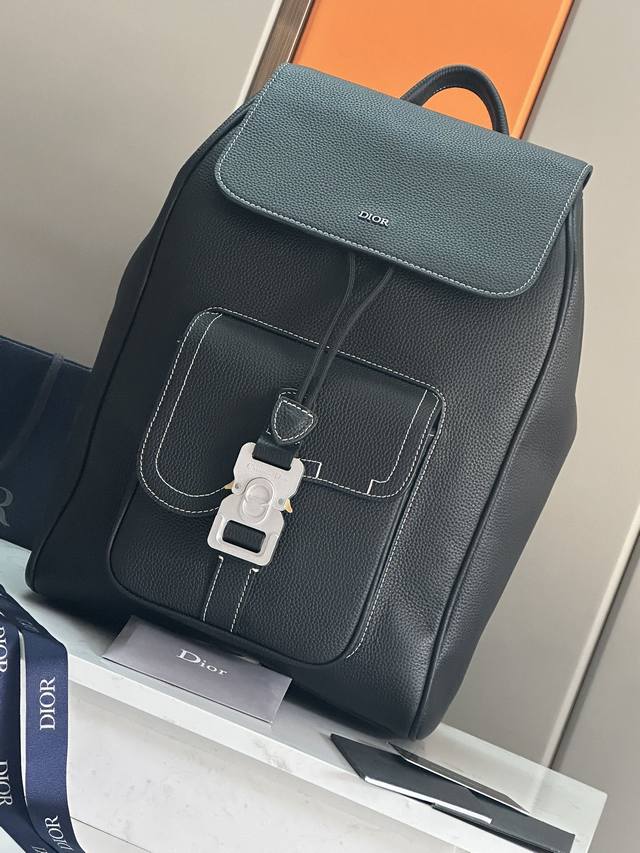 New to the Fall 2024 menswear collection, this Saddle backpack features a stylis