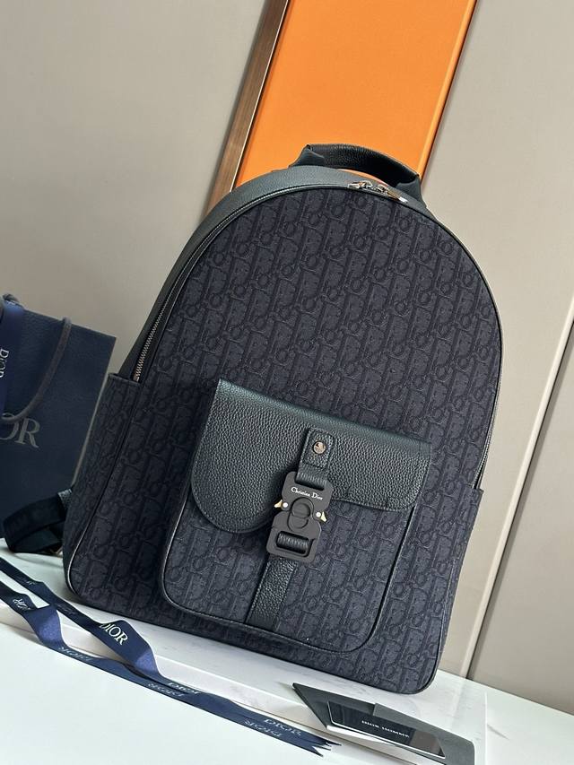 New to the Winter 2024 menswear collection, this Saddle Zip Backpack features a