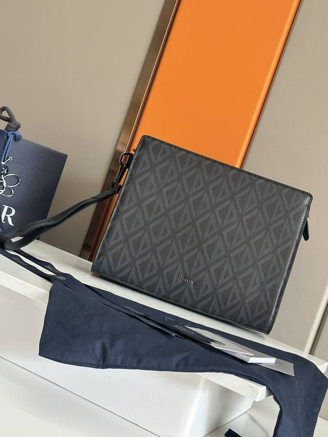 Top A5 Clutch Black Oblique Print No.: 2Esca483Yky_H03E Dimensions: 27