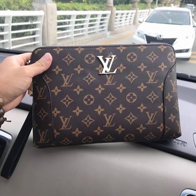 Newly launched popular men's handbag with combination lock. Made of top-grade It