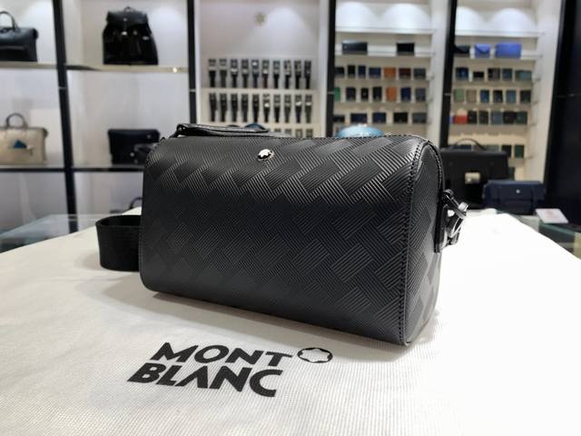 Montblanc series mailbox bag classic black, draws inspiration from the brand's r