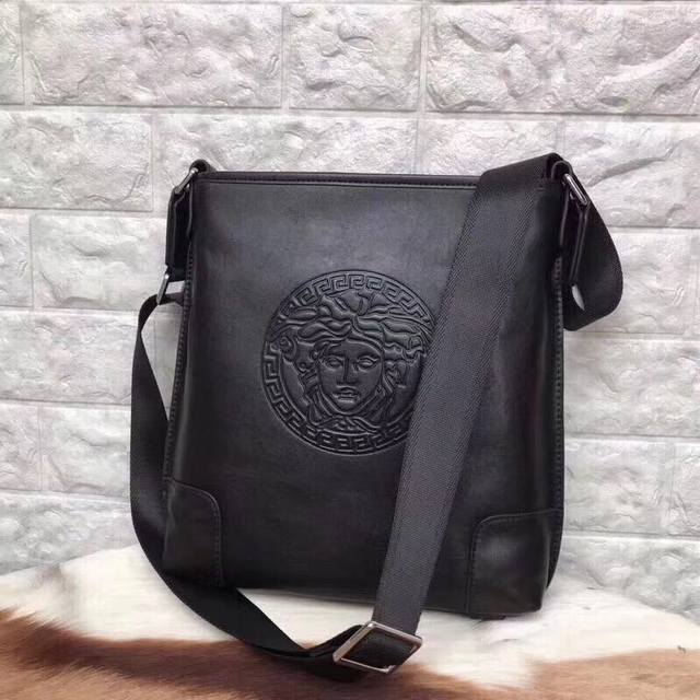 Model: 020-2. Specifications: 25X27X5.5Cm. Same style men's messenger bag as on
