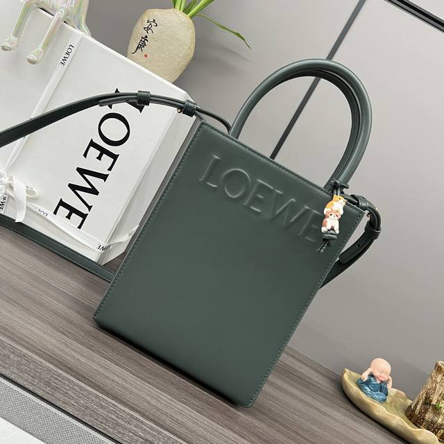 Lw520 Limited The Standard A5 Tote is simple and eye-catching, with a clean silh