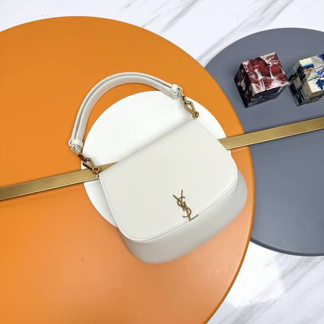 Cowhide antique gold Original leather, exclusive for fine products The new Volta