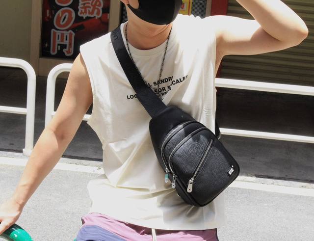 P Out of stock Montblanc used chest bag This model uses original top layer cowhi