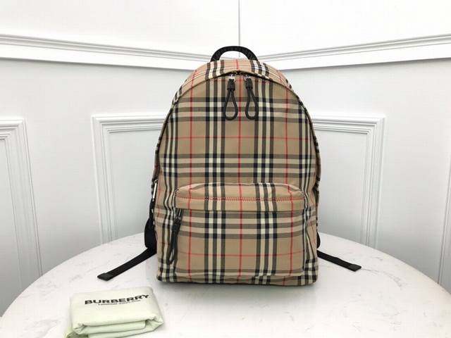 Top-quality Burberry backpack, classic and popular, no added effects, top-qualit
