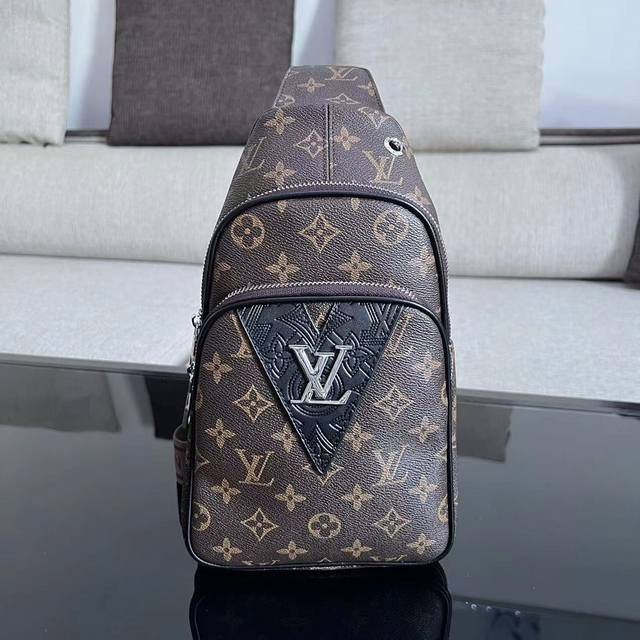Many people like the bag 29-16-6, model: 808-3