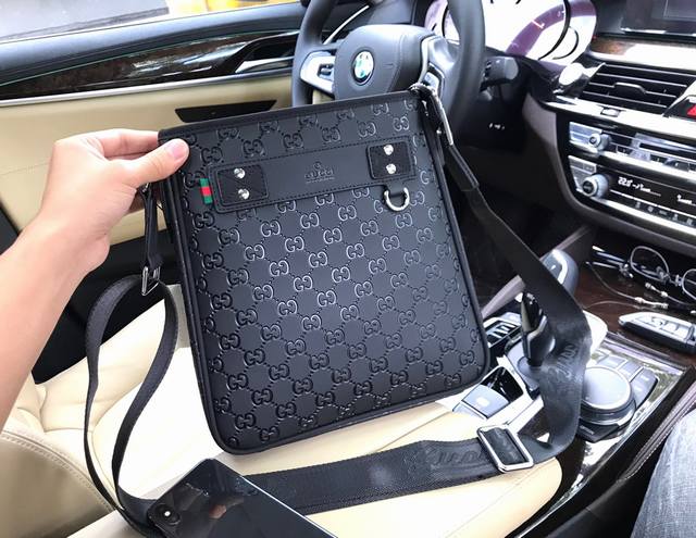 Model: 33086 ~ Crossbody bag black Gucci Men's casual series straight, smooth an