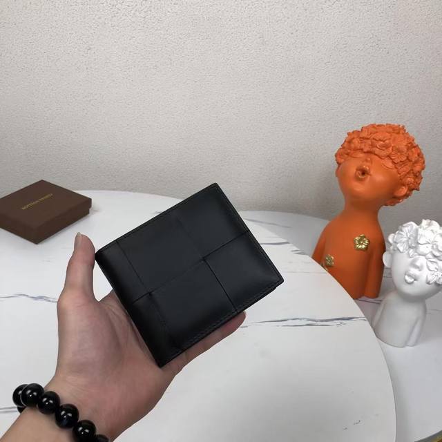 Bv braided wallet short version is made of top imported waxed cowhide, pure hand