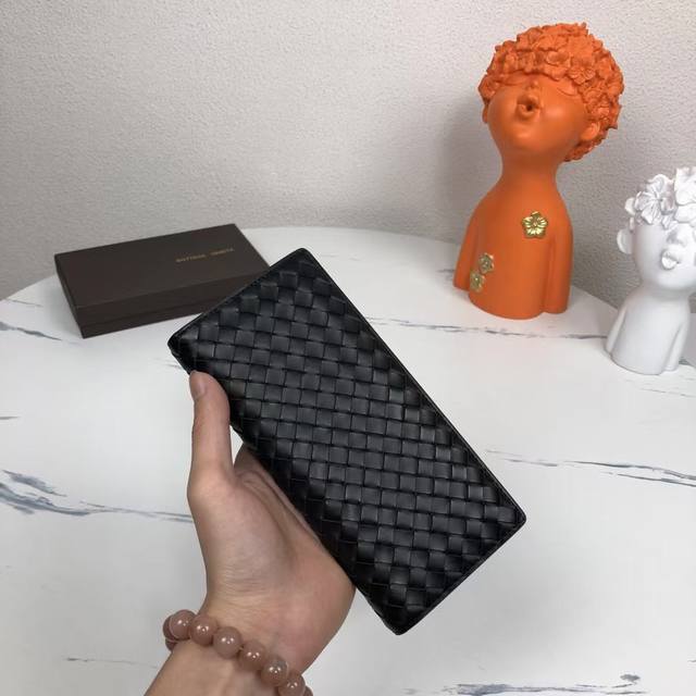 Bv braided wallet long version is made of top imported waxed cowhide, pure hand-