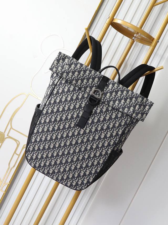 The highest version on the market, welcome to compare Dior 8 Roll-Top Backpack B