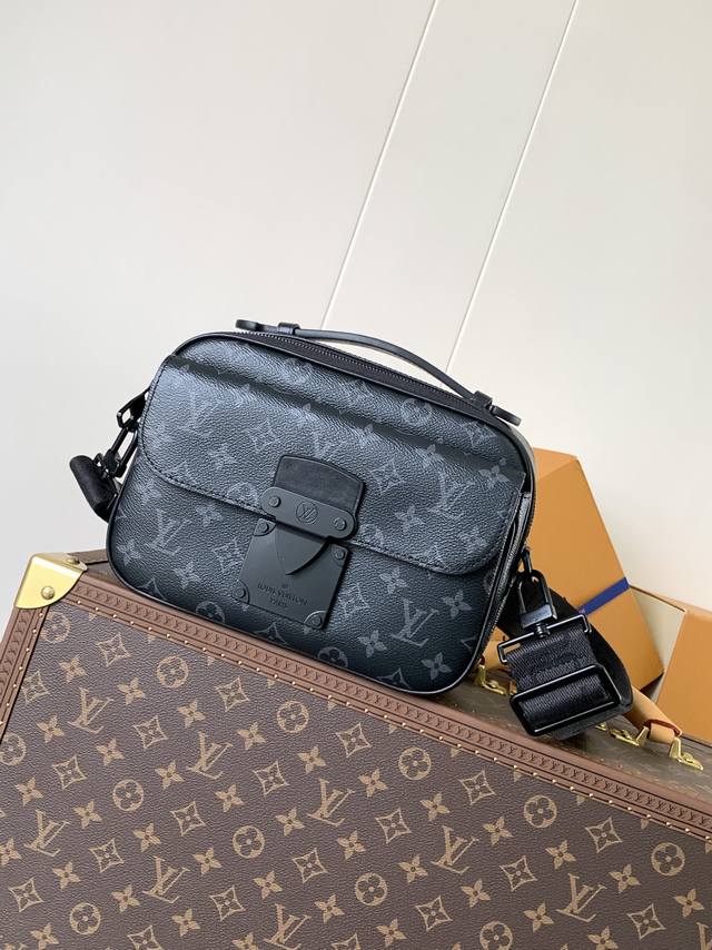 M45806 Black Flower Top Original Single Code Chip 163C This S Lock messenger bag