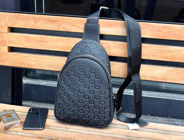 Model: 33022-1#Black Original imported hardware with wrist buckle, original Gucc