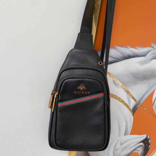 Official website hot item.. simple and elegant.. men's chest bag on the market.