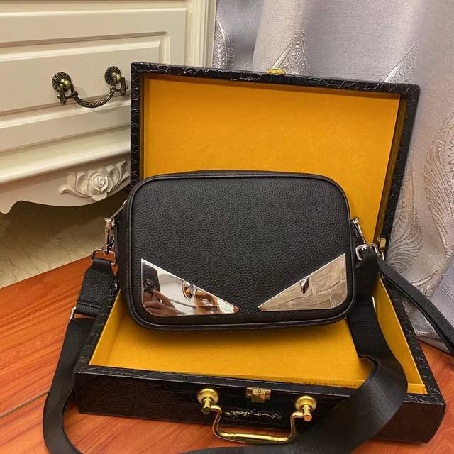 Batch size: 24-16-7, model number: 33035-2, color: black Fendi-Fendi's latest sm