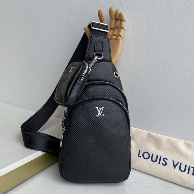 The latest style, Lv men's chest bag original quality uses imported original lea