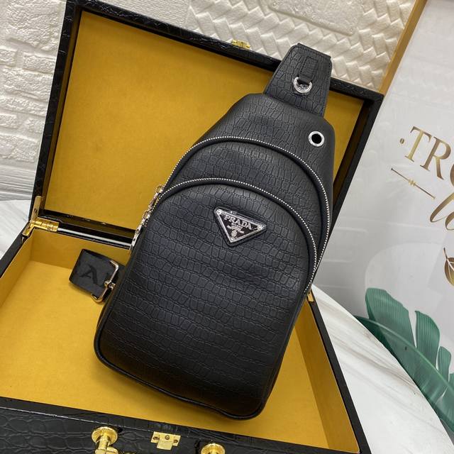 Prada - Prada's latest men's chest bag is made of imported calfskin leather. It