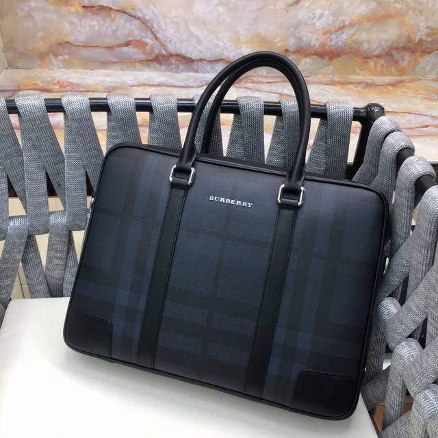 B's most popular men's business model. Top-grade leather imported from Italy. Im