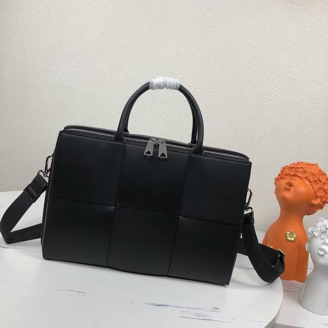 Bottega Veneta large plaid woven men's briefcase, a briefcase is a "super value