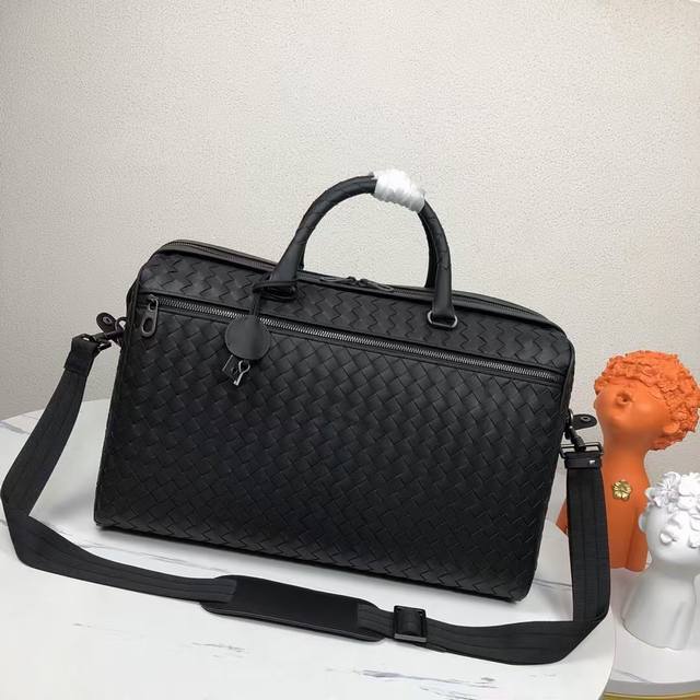 Bottegaveneta's new woven handbag, one-shoulder crossbody travel bag, the fully