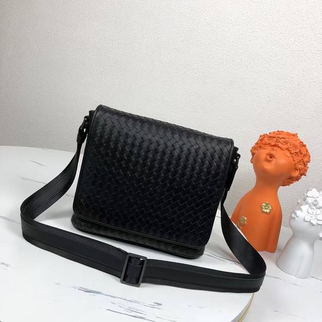 Bv woven messenger bag 2025 hot-selling single product, this messenger bag is ma