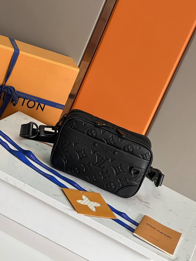 Top-grade original development, all-steel hardware Nano Alpha handbag is Monogra