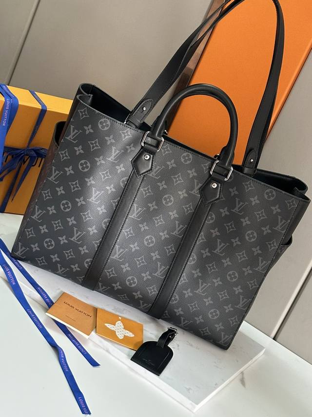 Top-grade original development, all-steel hardware As a large-size handbag in th