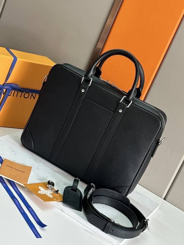 Top Original [M30925] This Voyage small briefcase is made of Taga Noir cowhide l