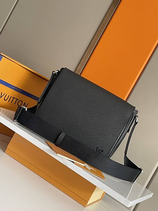 Top-grade original development, all-steel hardware This District small messenger