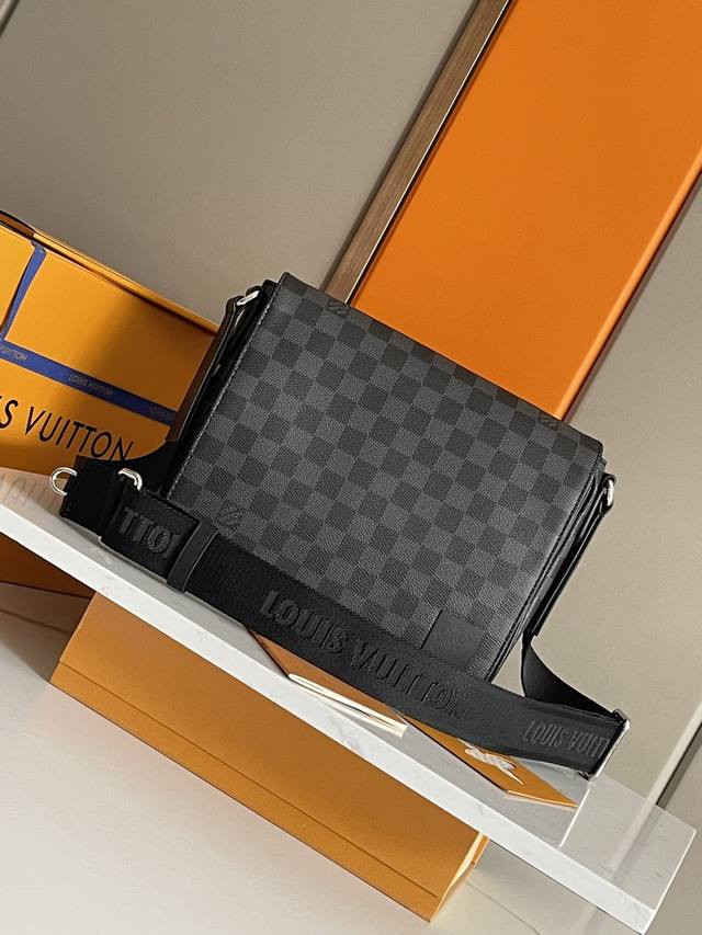 Top-grade original development, all-steel hardware This District small messenger